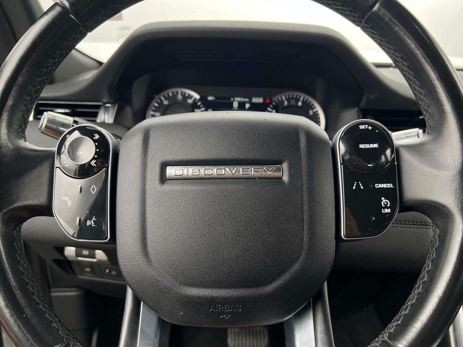 Thumbnail: 2020 Land Rover Discovery Sport - 4