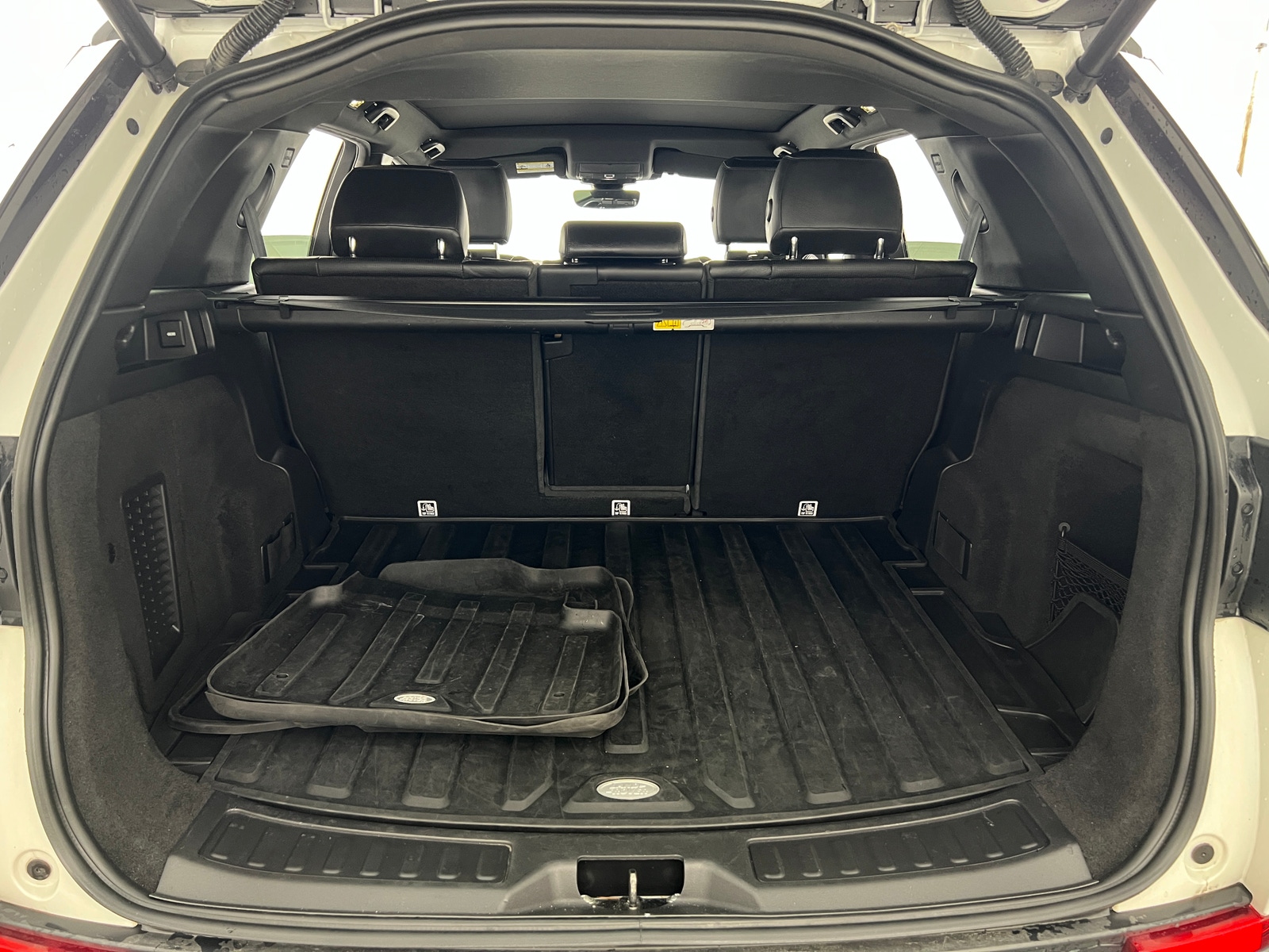 Thumbnail: 2020 Land Rover Discovery Sport - 6