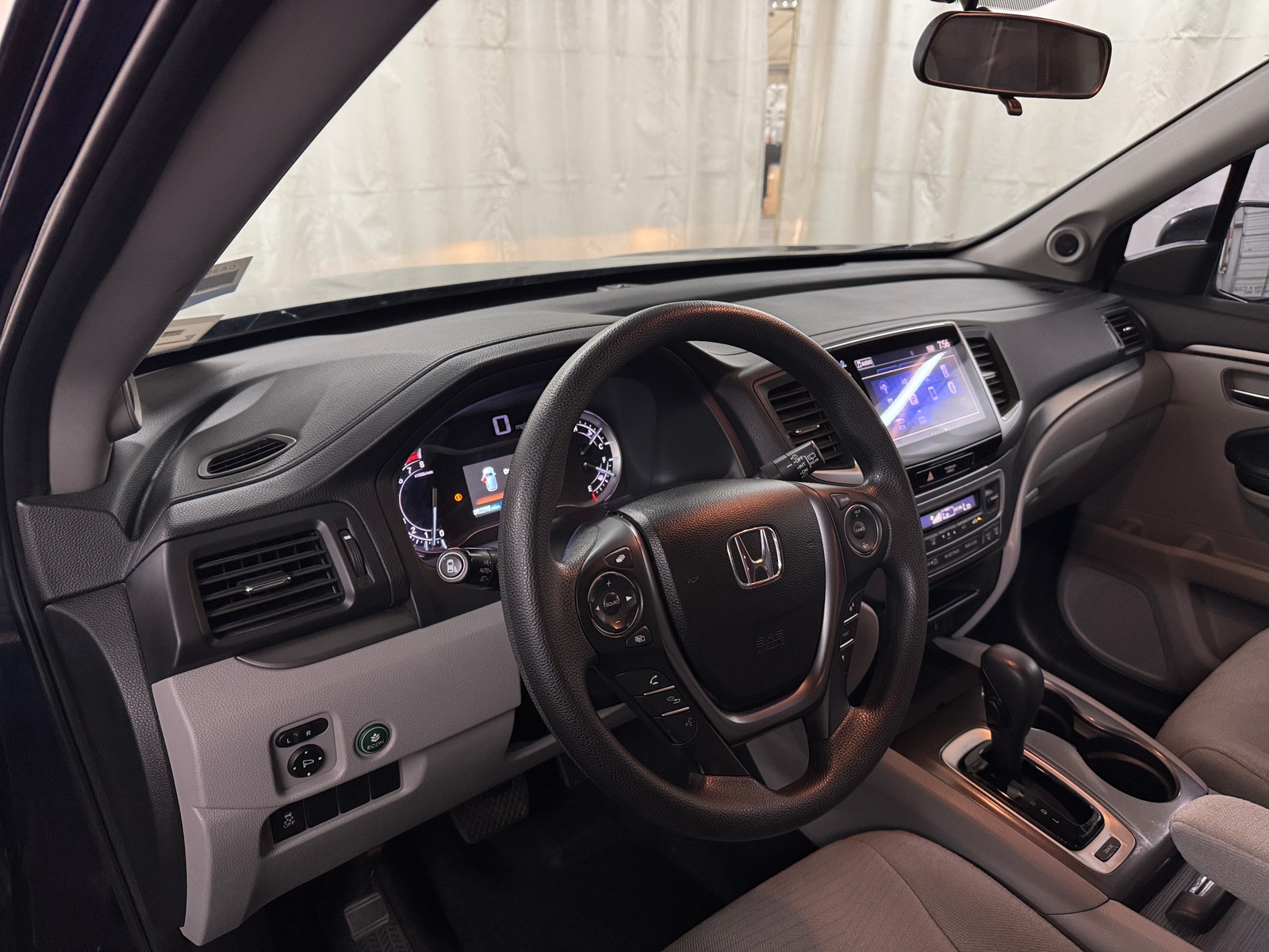 Thumbnail: 2017 Honda Pilot - 3