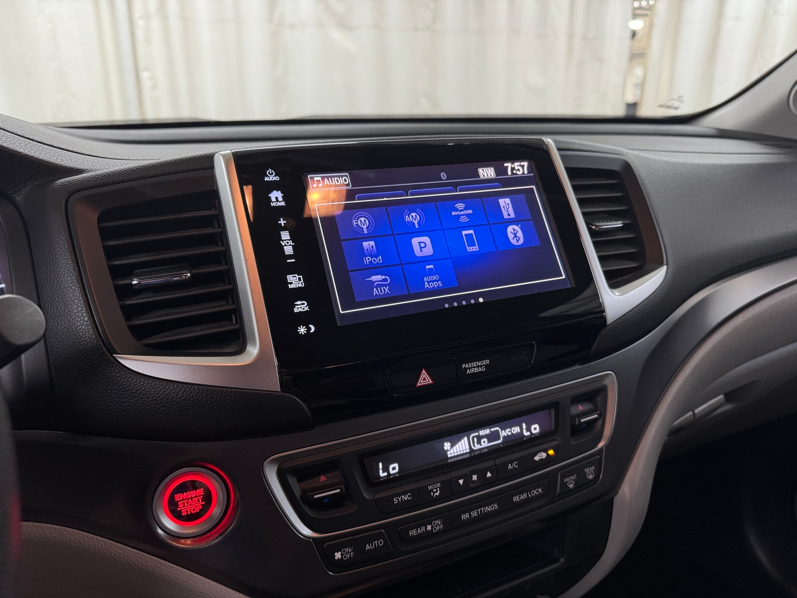 Thumbnail: 2017 Honda Pilot - 4