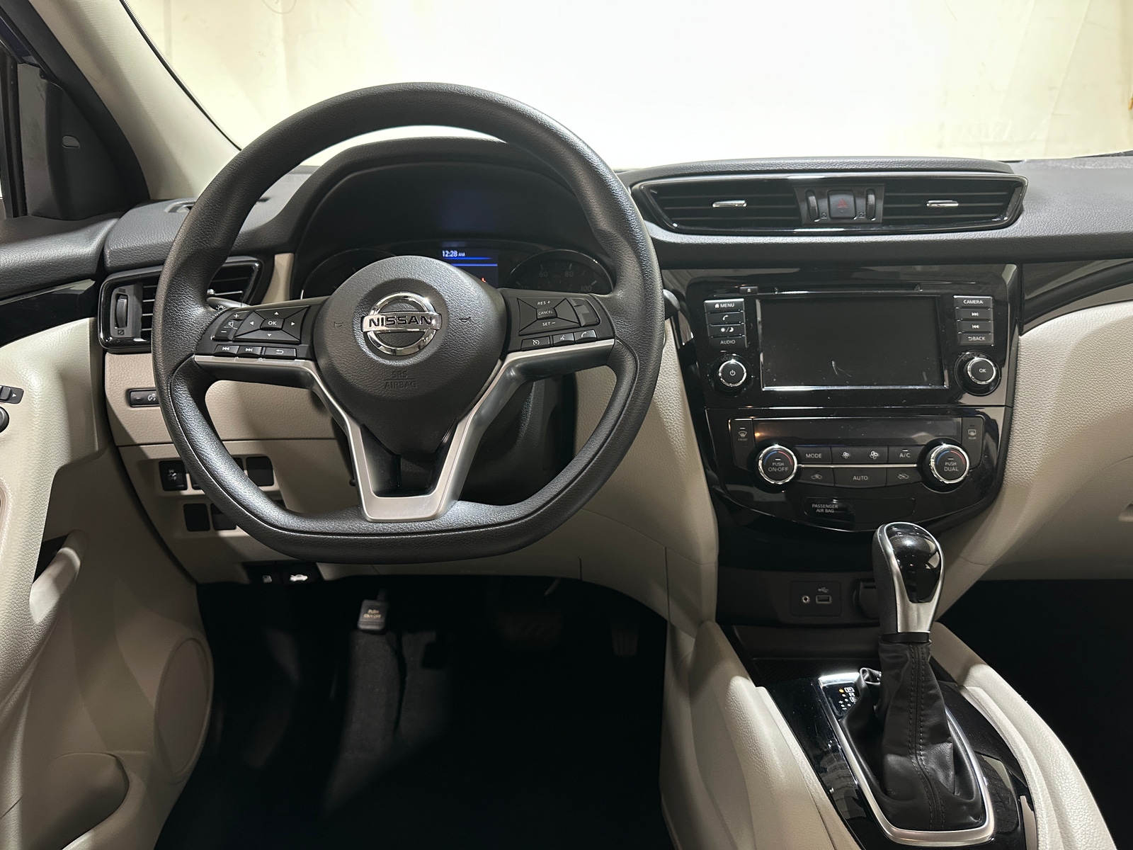 Thumbnail: 2020 Nissan Rogue Sport - 3