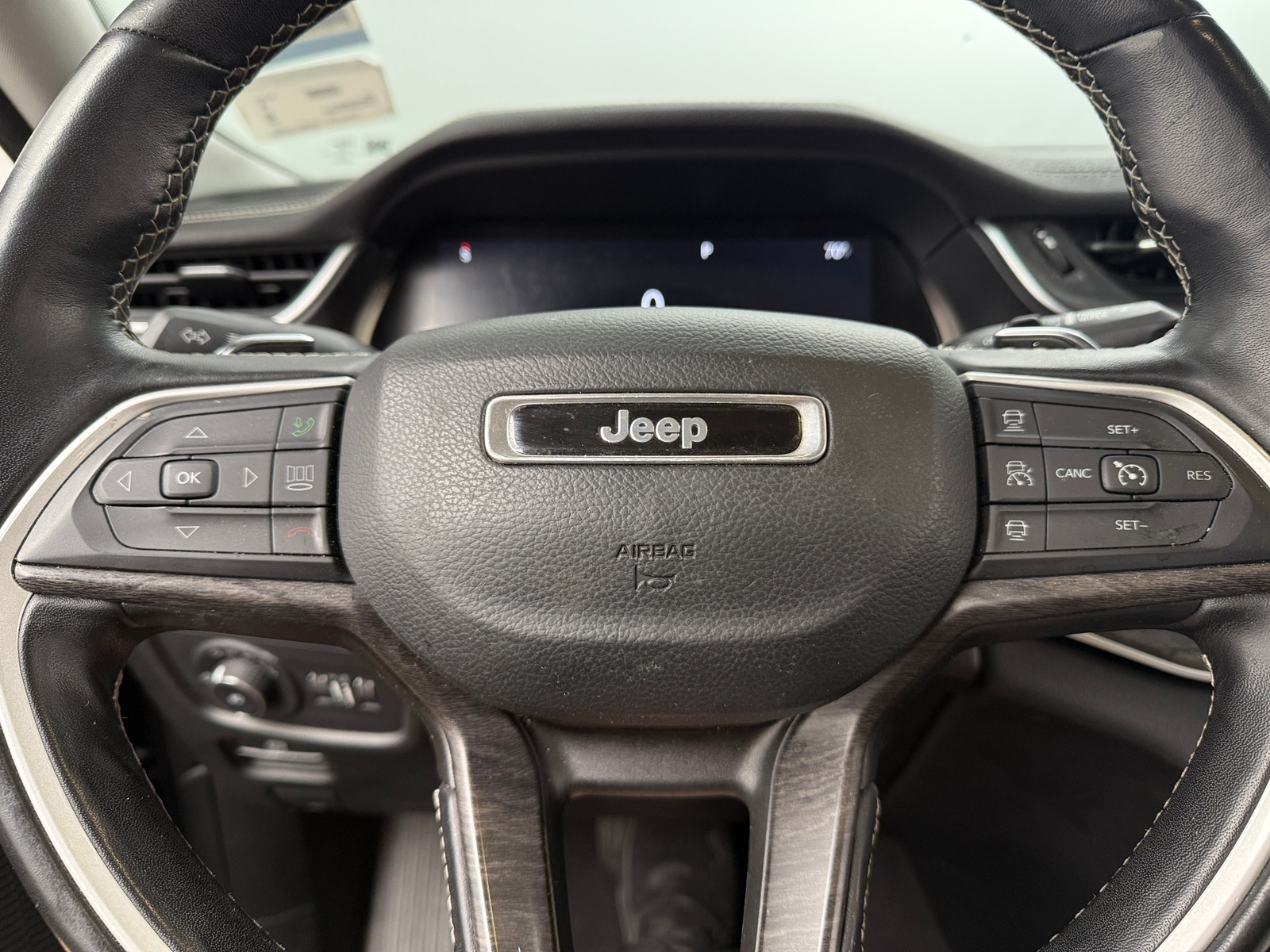 Thumbnail: 2022 Jeep Grand Cherokee L - 4