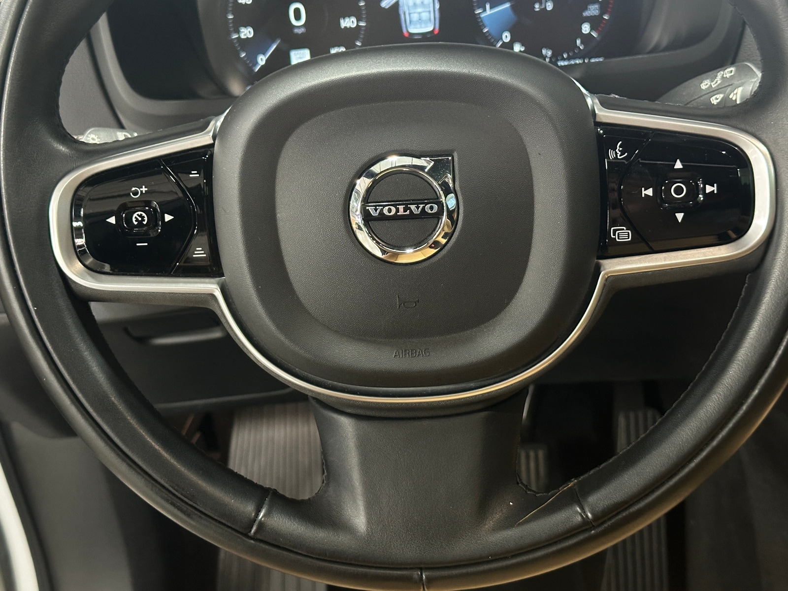 Thumbnail: 2020 Volvo XC90 - 4