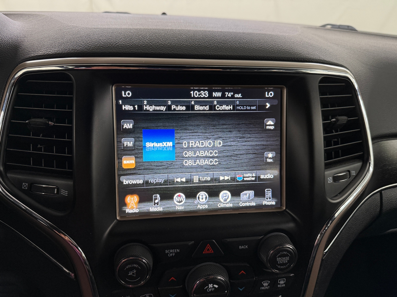 Thumbnail: 2017 Jeep Grand Cherokee - 3