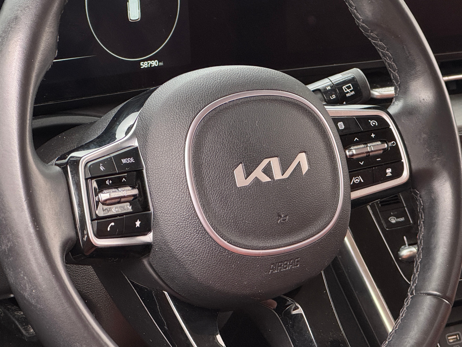 Thumbnail: 2023 Kia Carnival - 4