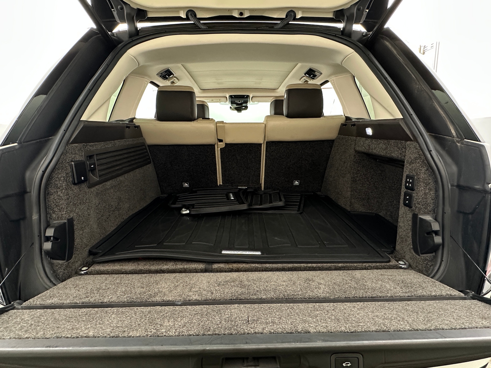 Thumbnail: 2019 Land Rover Range Rover - 6
