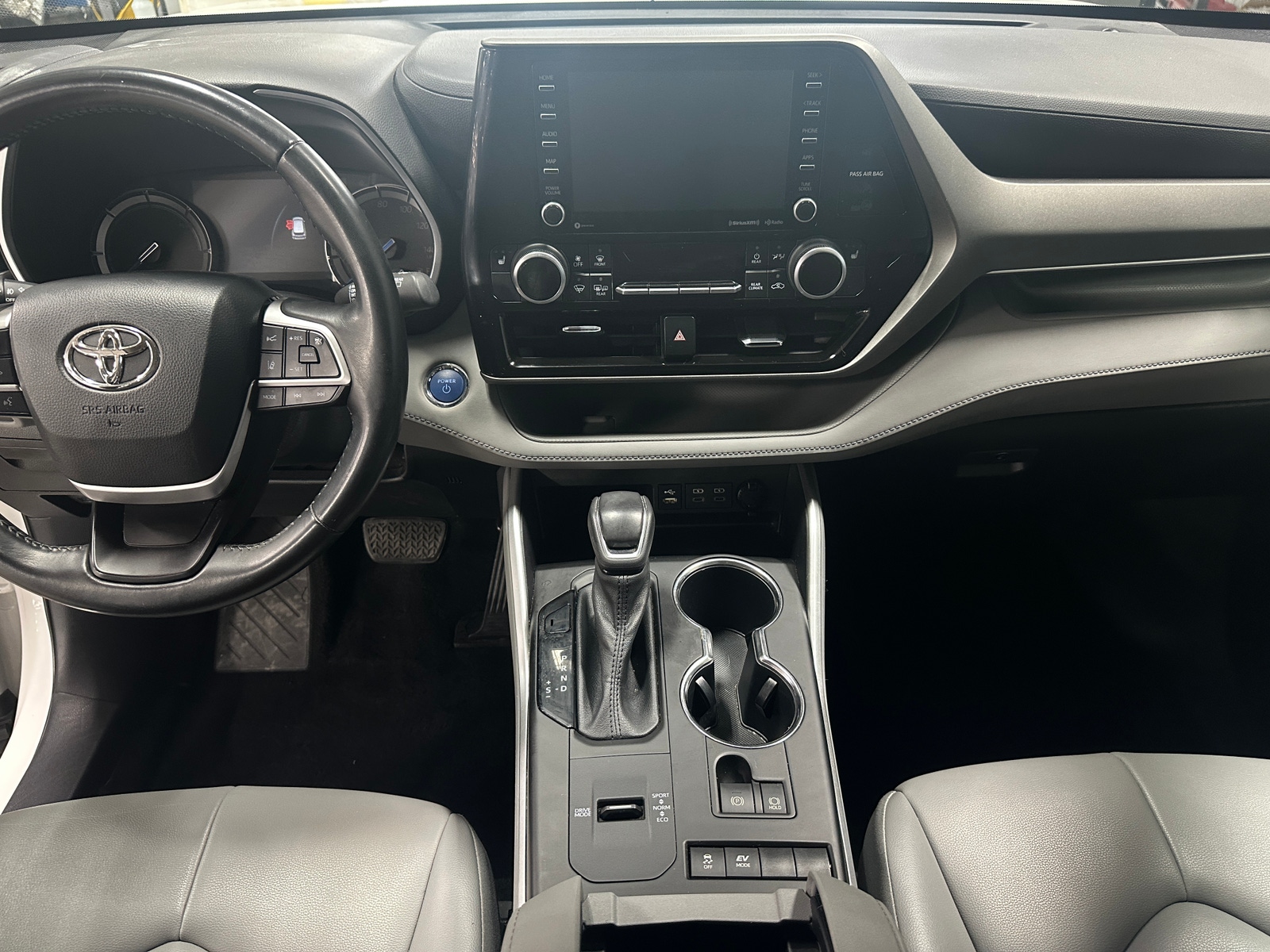 Thumbnail: 2022 Toyota Highlander - 2