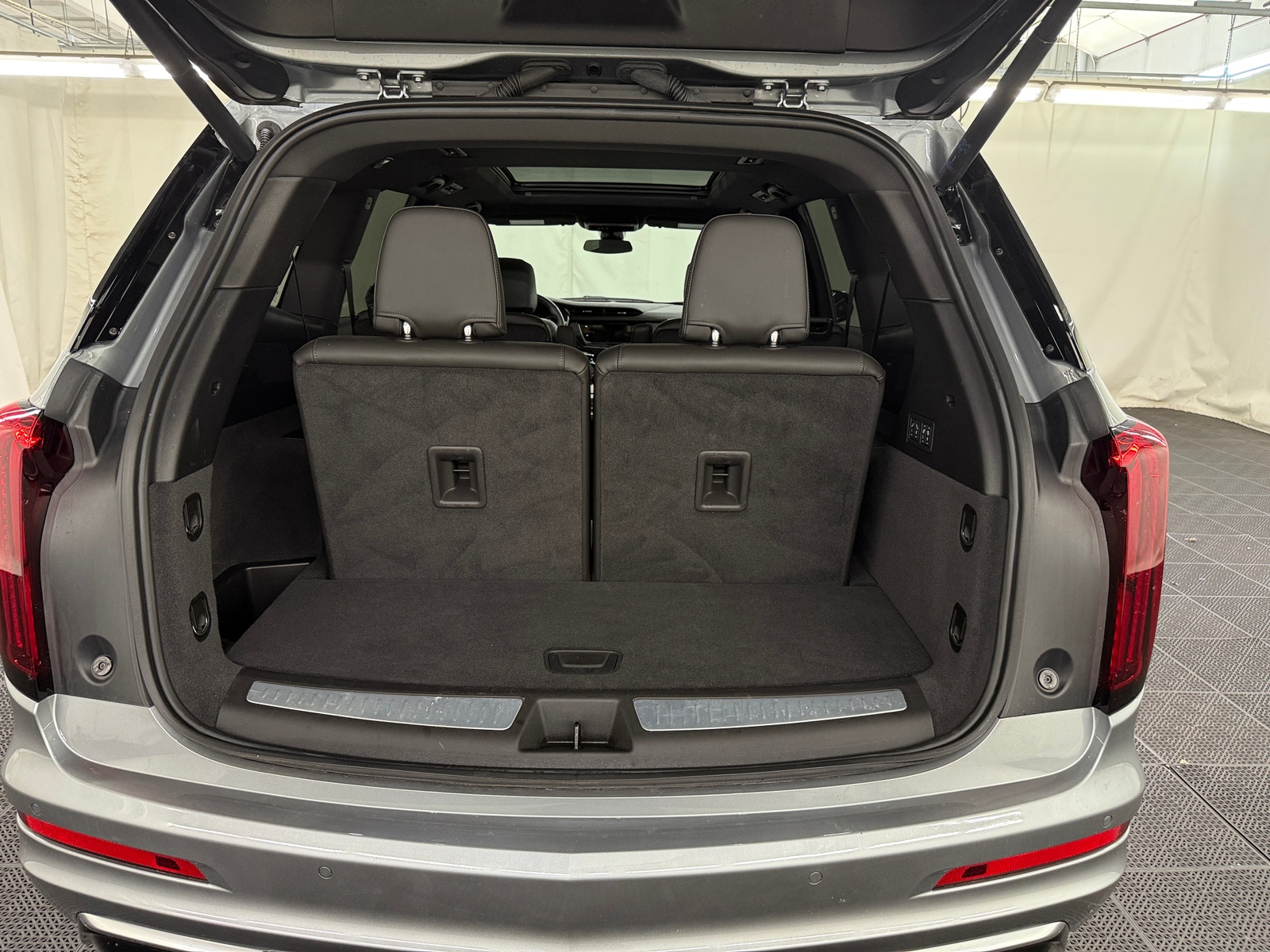 Thumbnail: 2025 Cadillac XT6 - 6