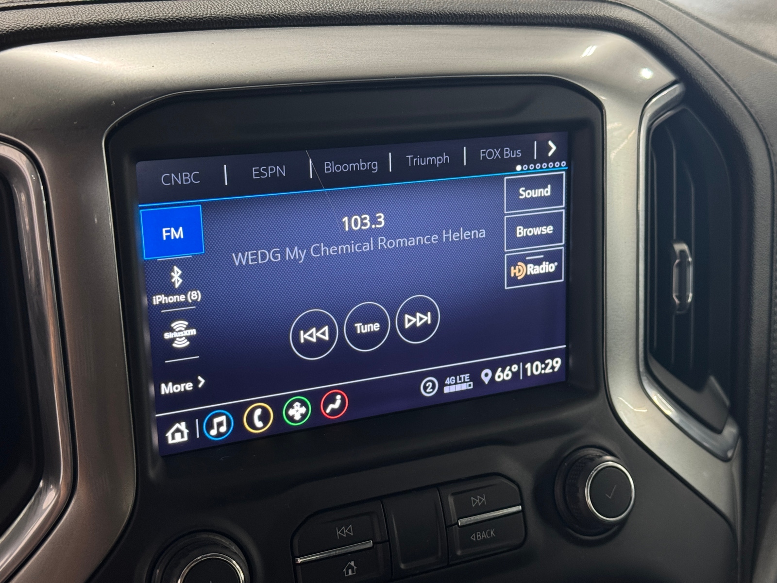 Thumbnail: 2020 Chevrolet Silverado 1500 - 4