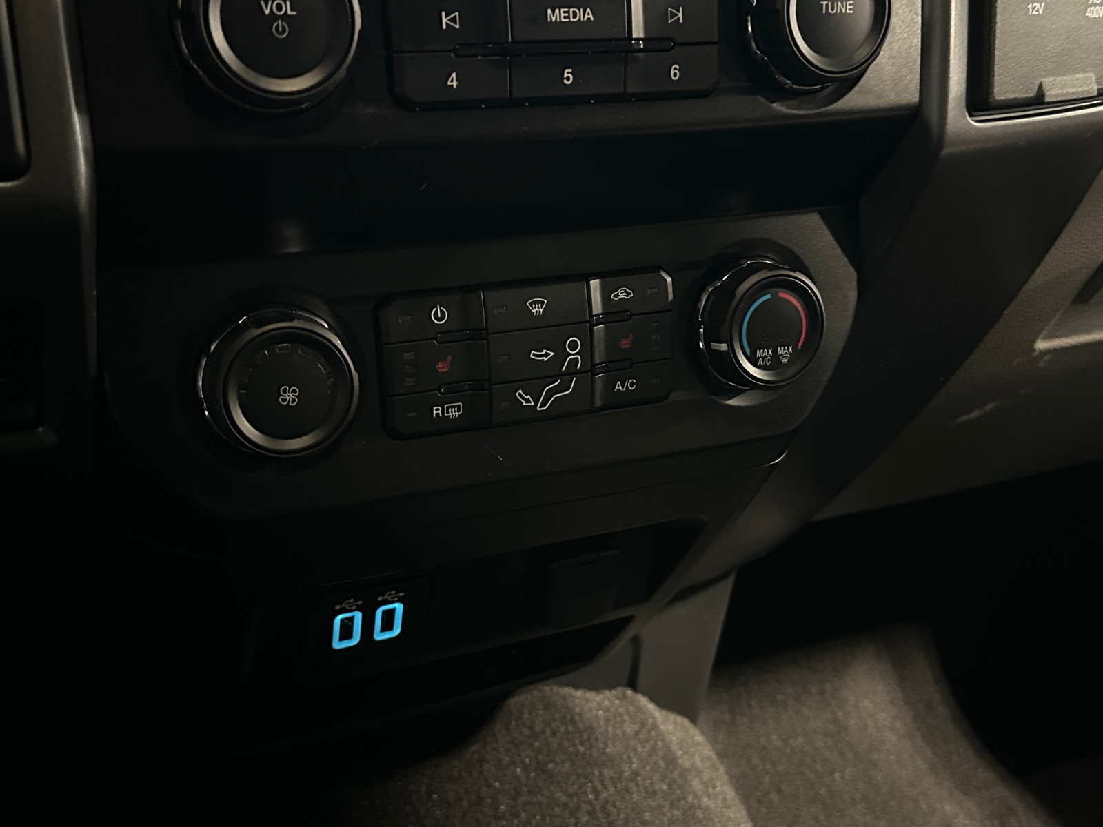 Thumbnail: 2019 Ford Econoline - 4