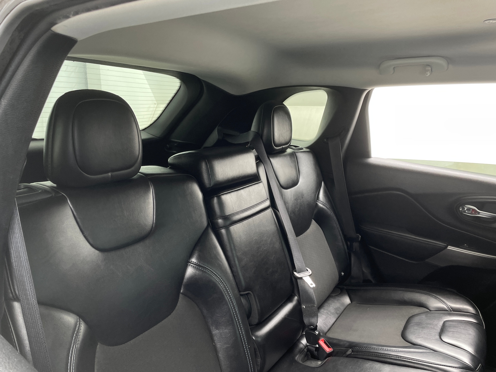 Thumbnail: 2019 Jeep Cherokee - 6