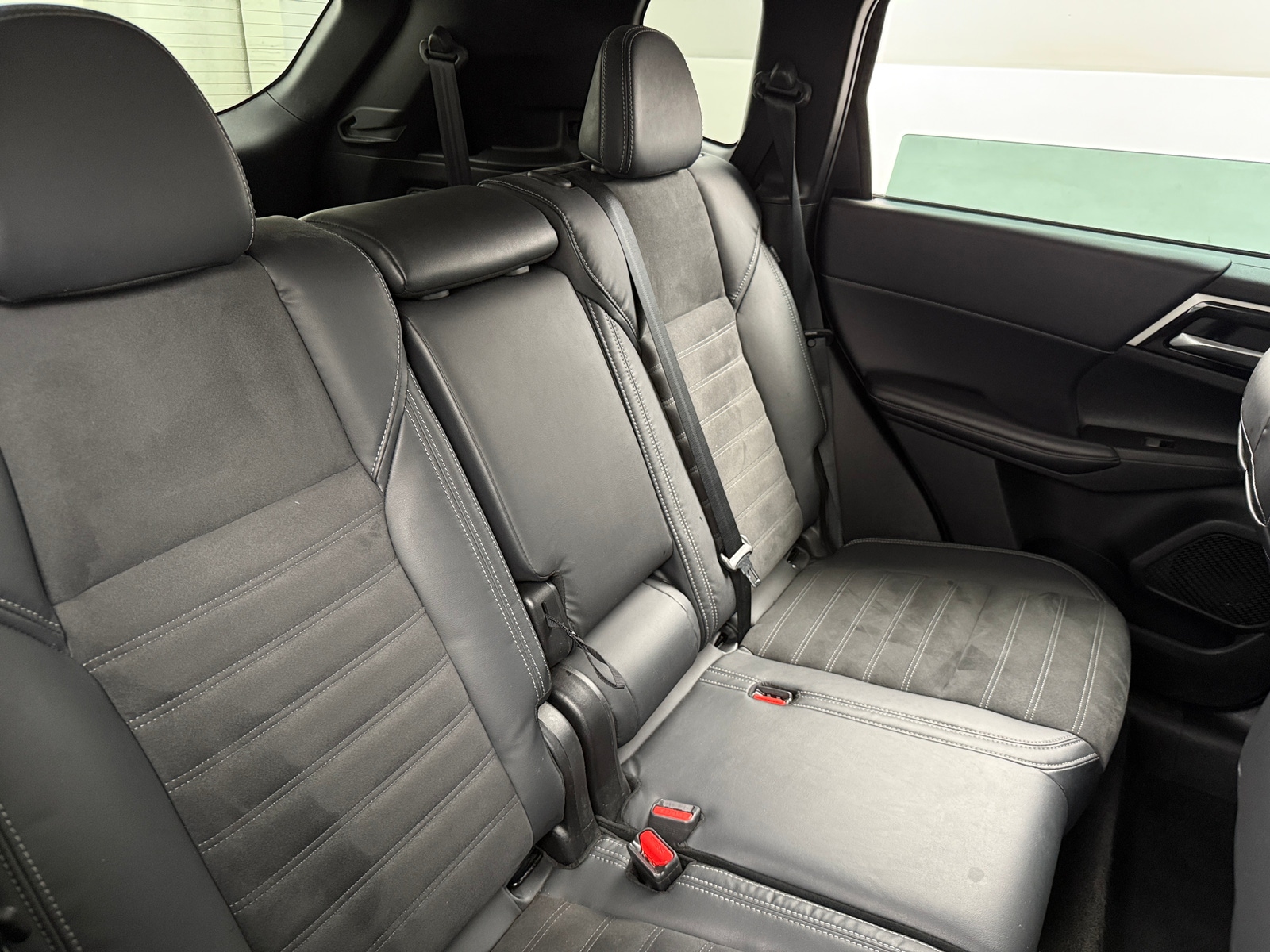 Thumbnail: 2023 Mitsubishi Outlander - 5