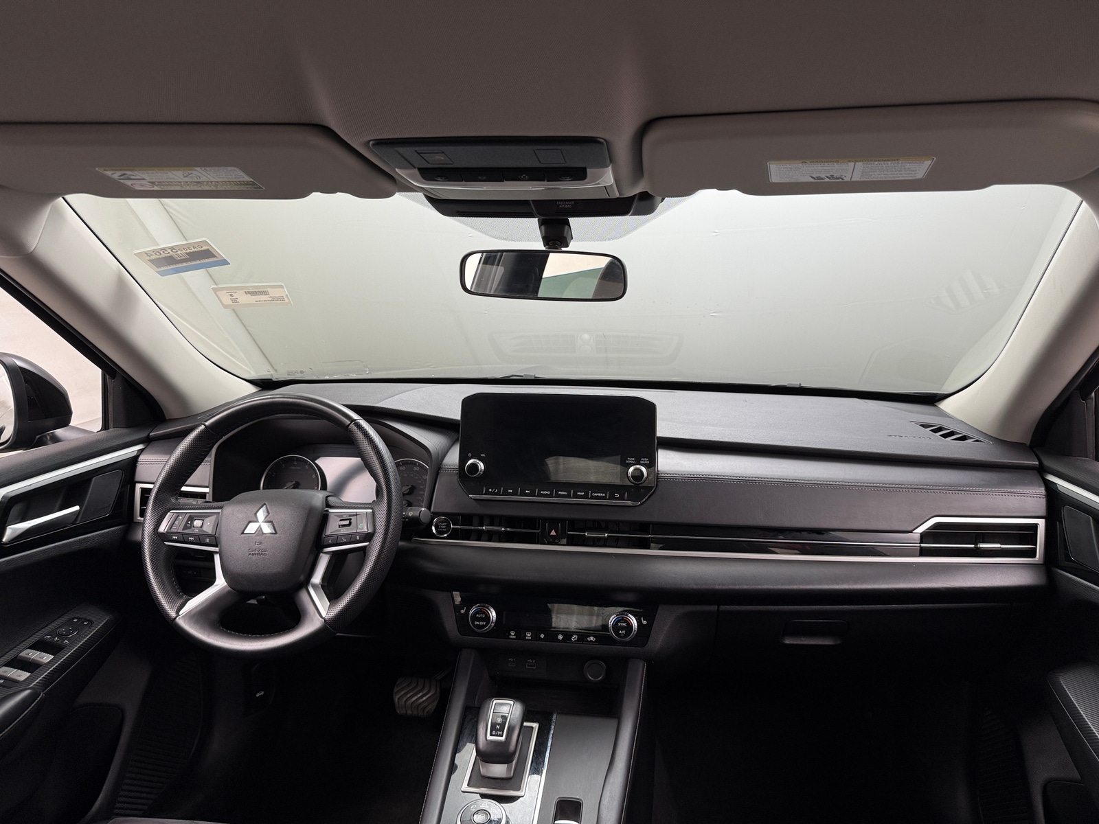 Thumbnail: 2023 Mitsubishi Outlander - 2