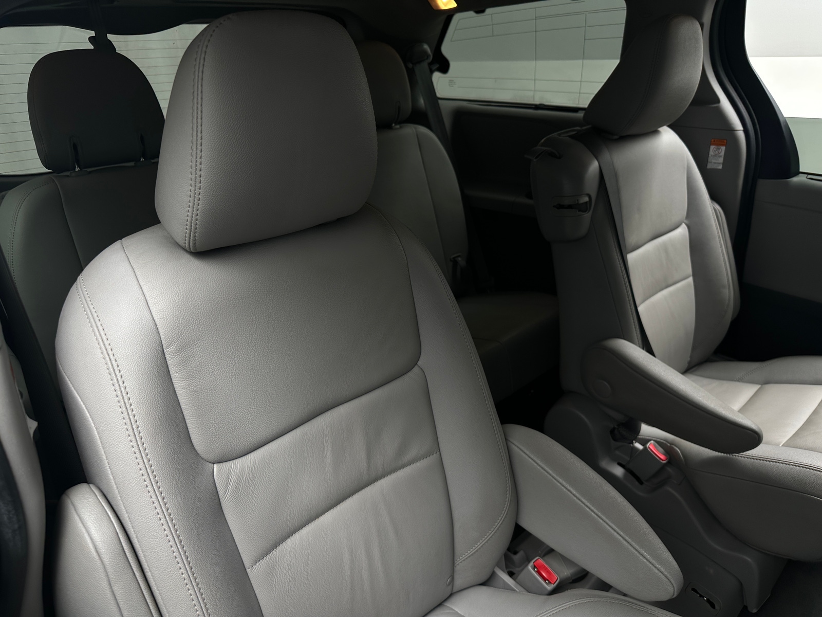 Thumbnail: 2020 Toyota Sienna - 5