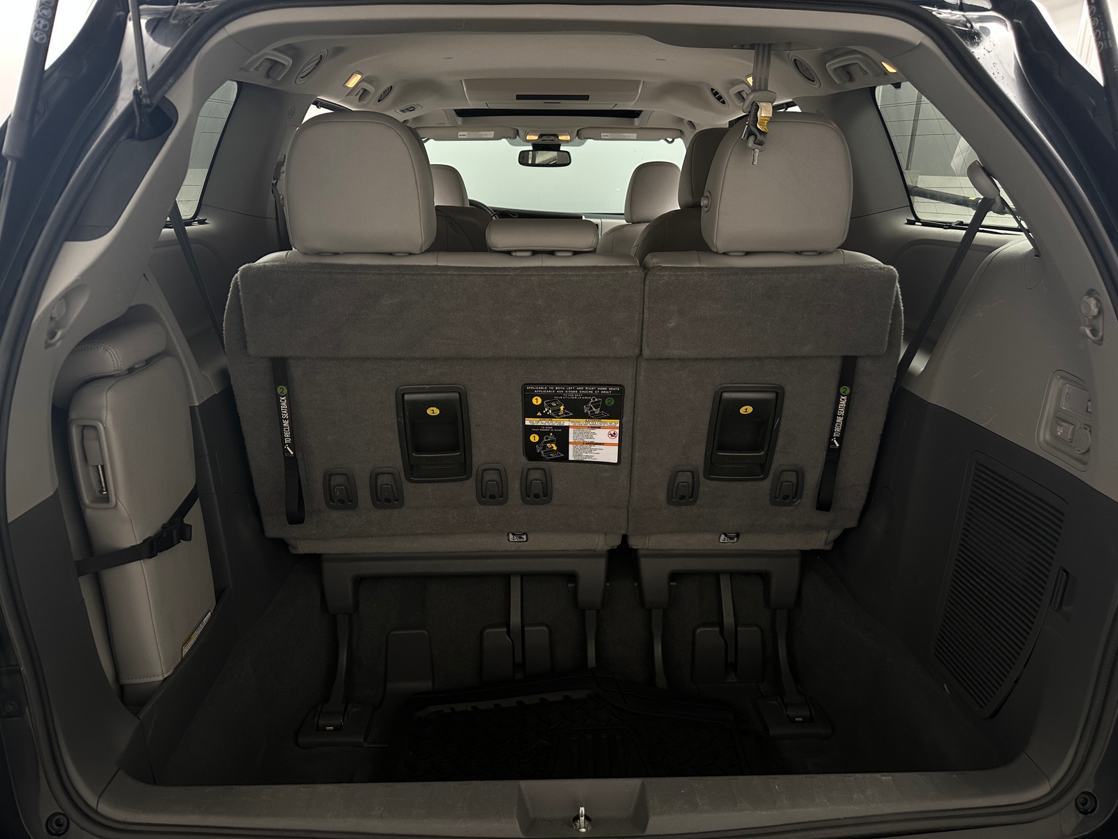 Thumbnail: 2020 Toyota Sienna - 6
