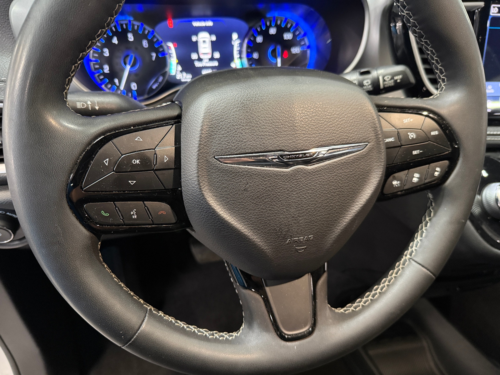 Thumbnail: 2022 Chrysler Pacifica - 4