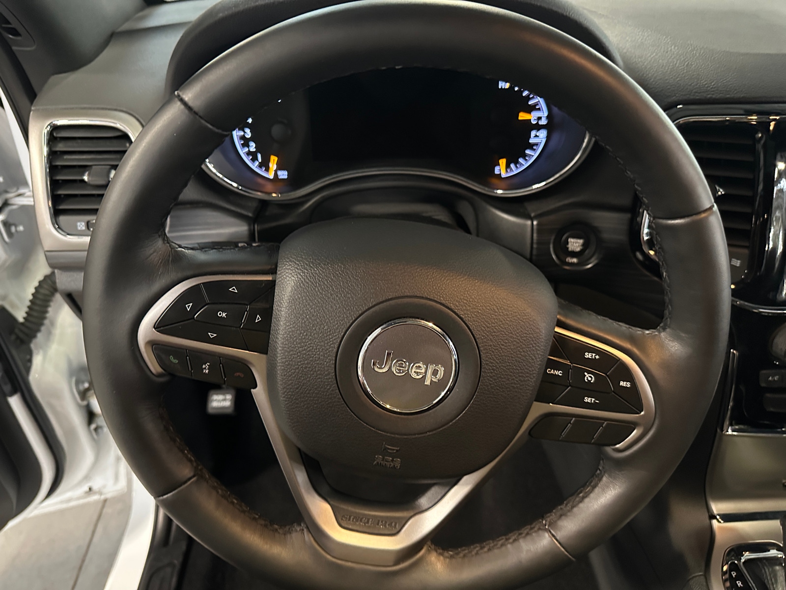 Thumbnail: 2019 Jeep Grand Cherokee - 4