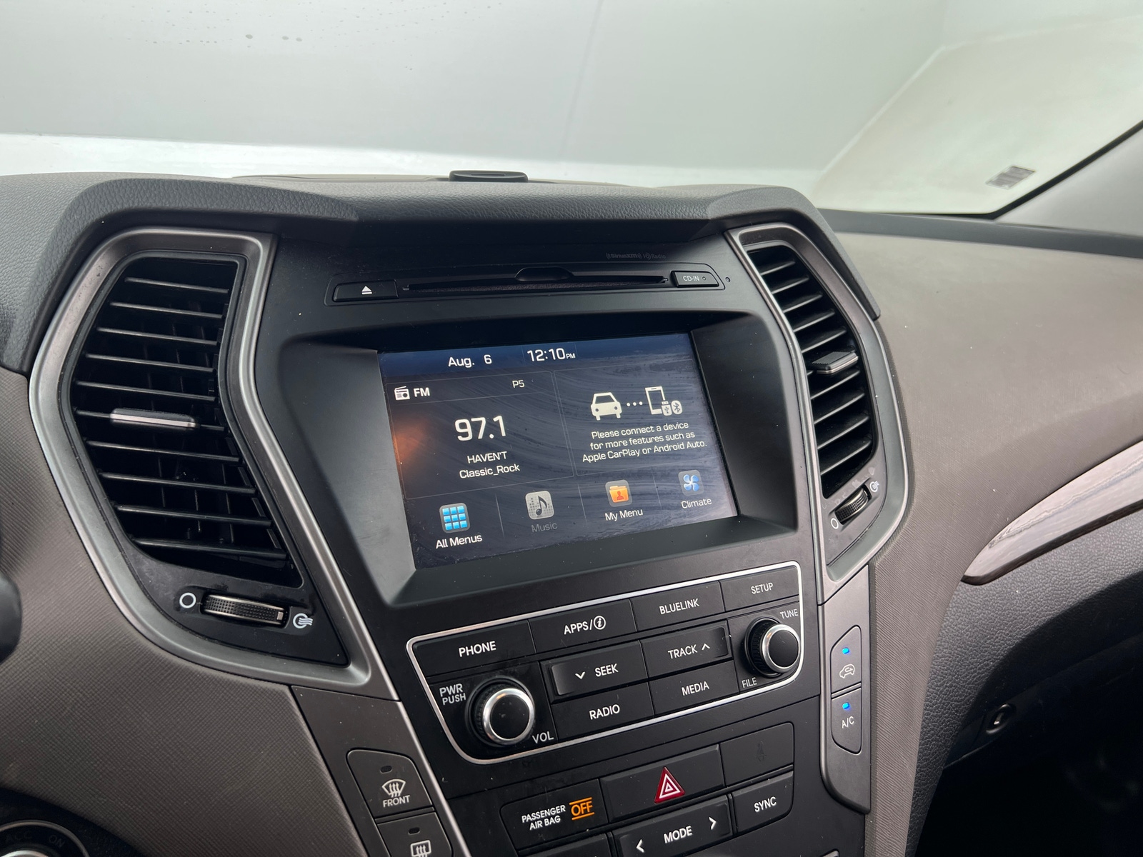 Thumbnail: 2017 Hyundai Santa Fe - 4