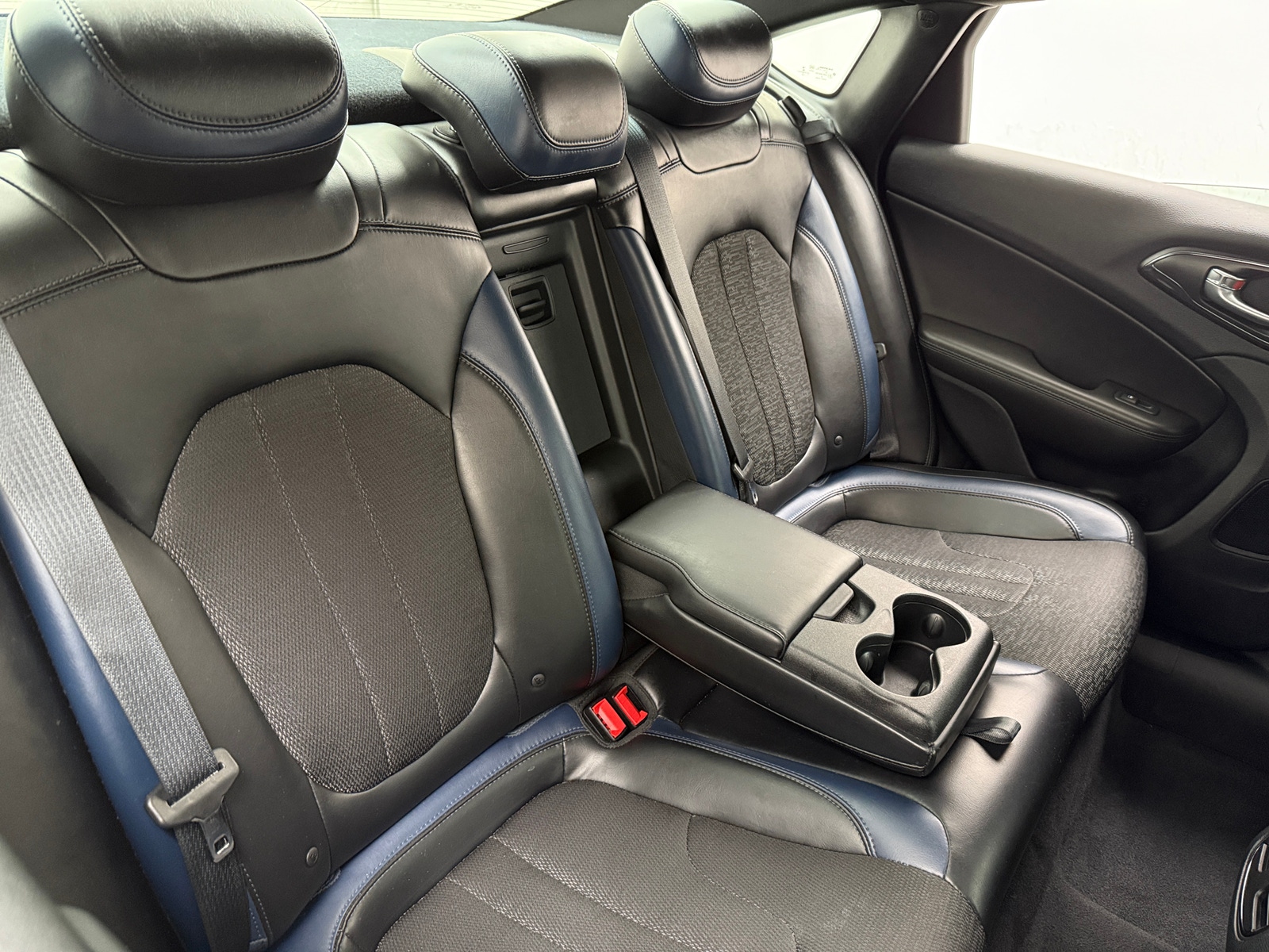 Thumbnail: 2016 Chrysler 200 - 6