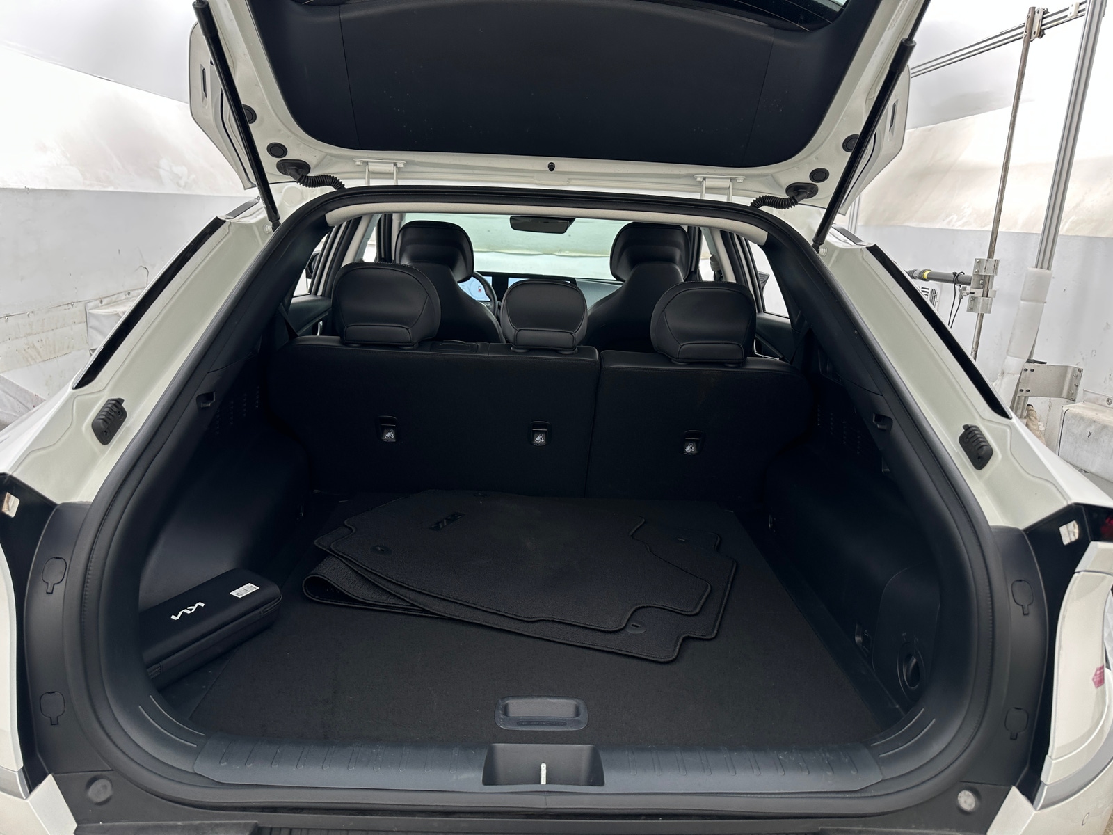 Thumbnail: 2024 Kia EV6 - 7