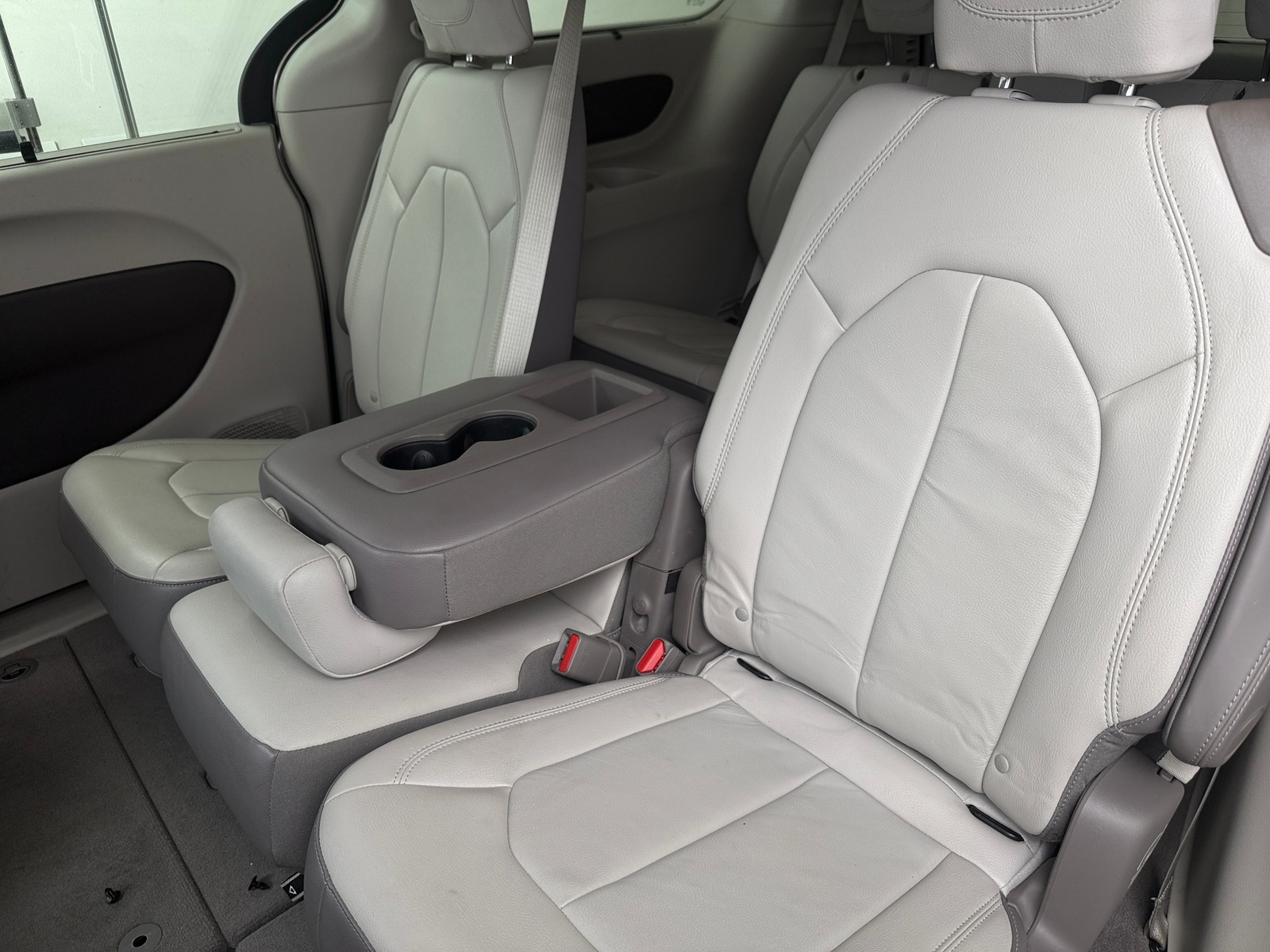 Thumbnail: 2017 Chrysler Pacifica - 5