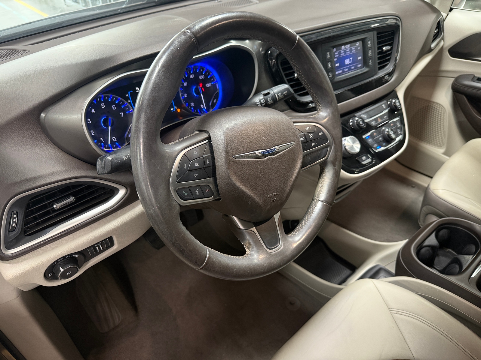 Thumbnail: 2017 Chrysler Pacifica - 2