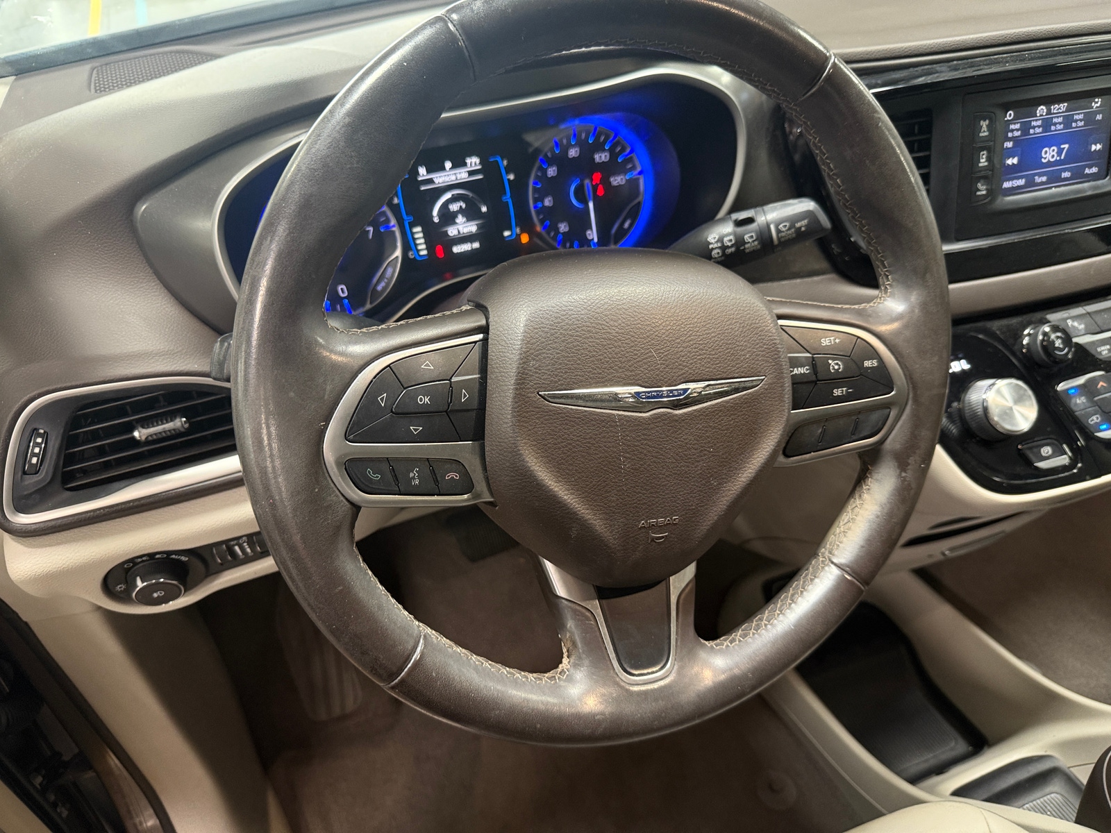 Thumbnail: 2017 Chrysler Pacifica - 4