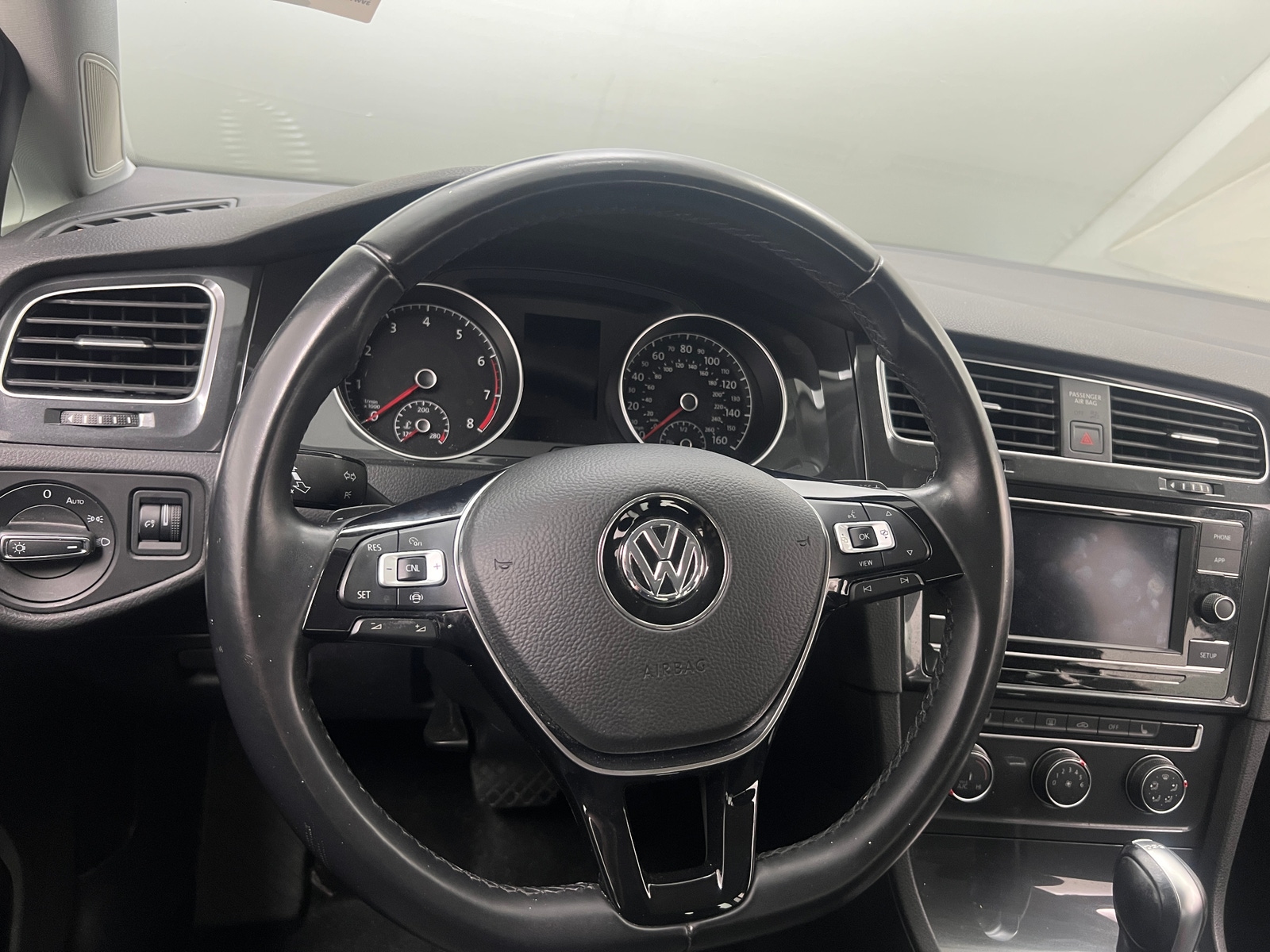Thumbnail: 2019 Volkswagen e-Golf - 5
