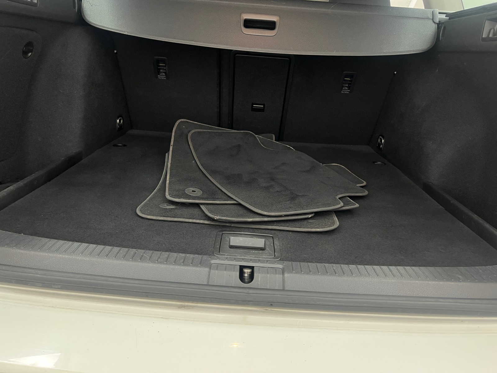 Thumbnail: 2019 Volkswagen e-Golf - 7