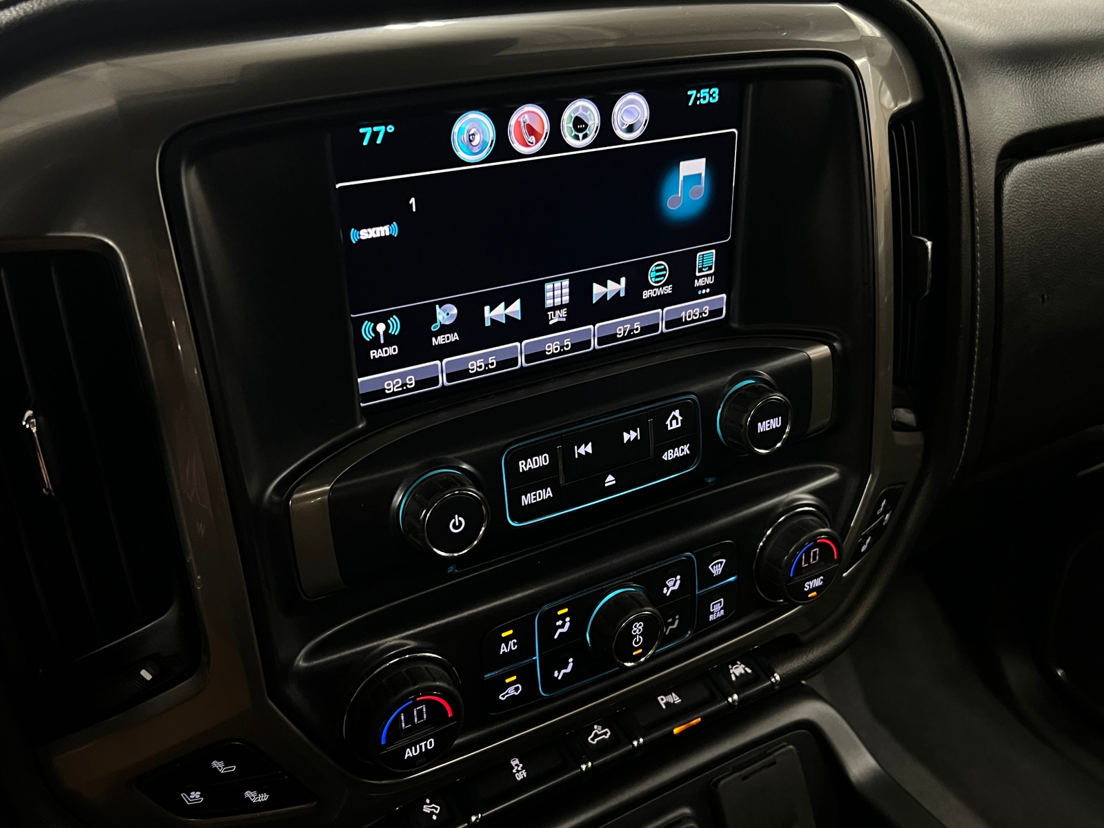 Thumbnail: 2018 Chevrolet Silverado 1500 - 3