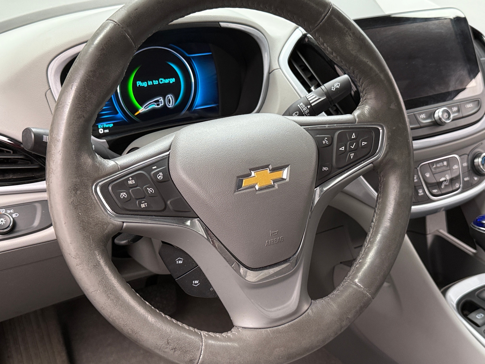 Thumbnail: 2017 Chevrolet Volt - 5