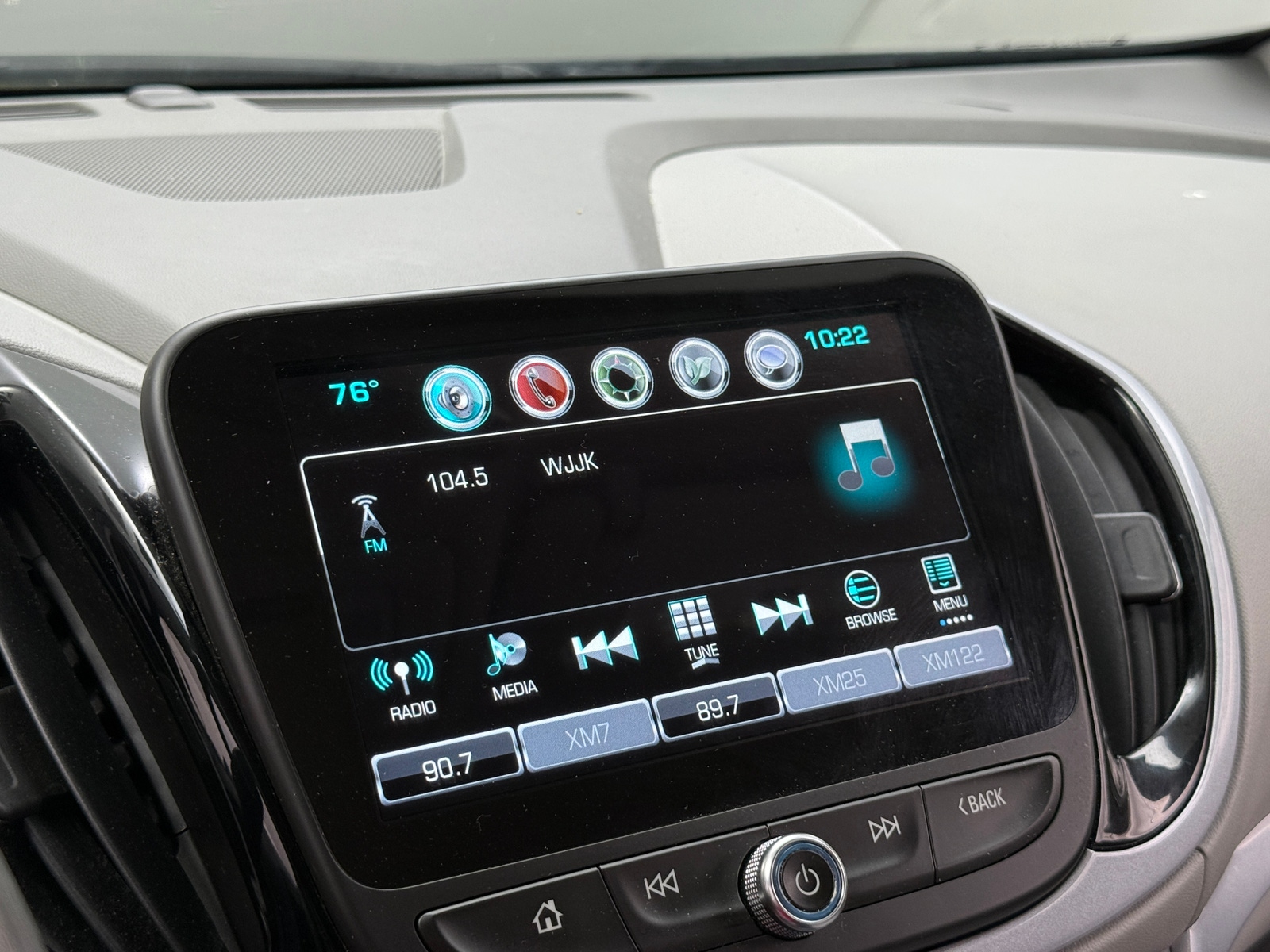 Thumbnail: 2017 Chevrolet Volt - 4