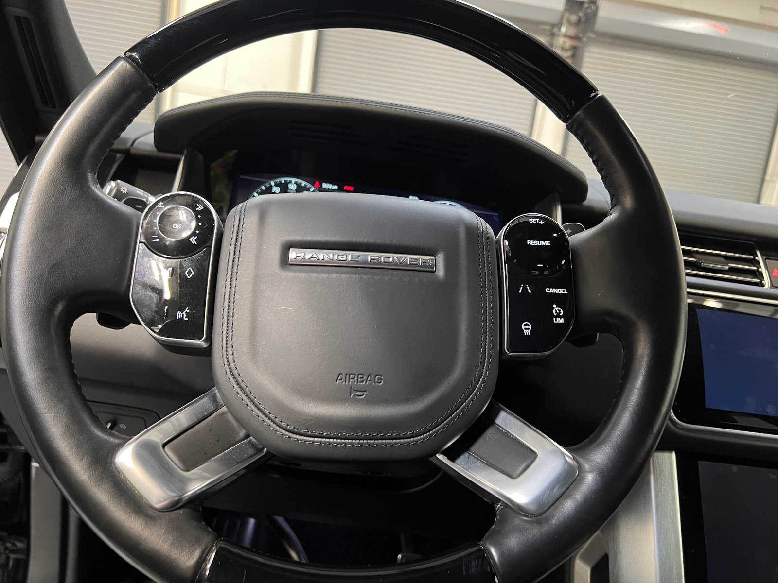 Thumbnail: 2022 Land Rover Range Rover - 4
