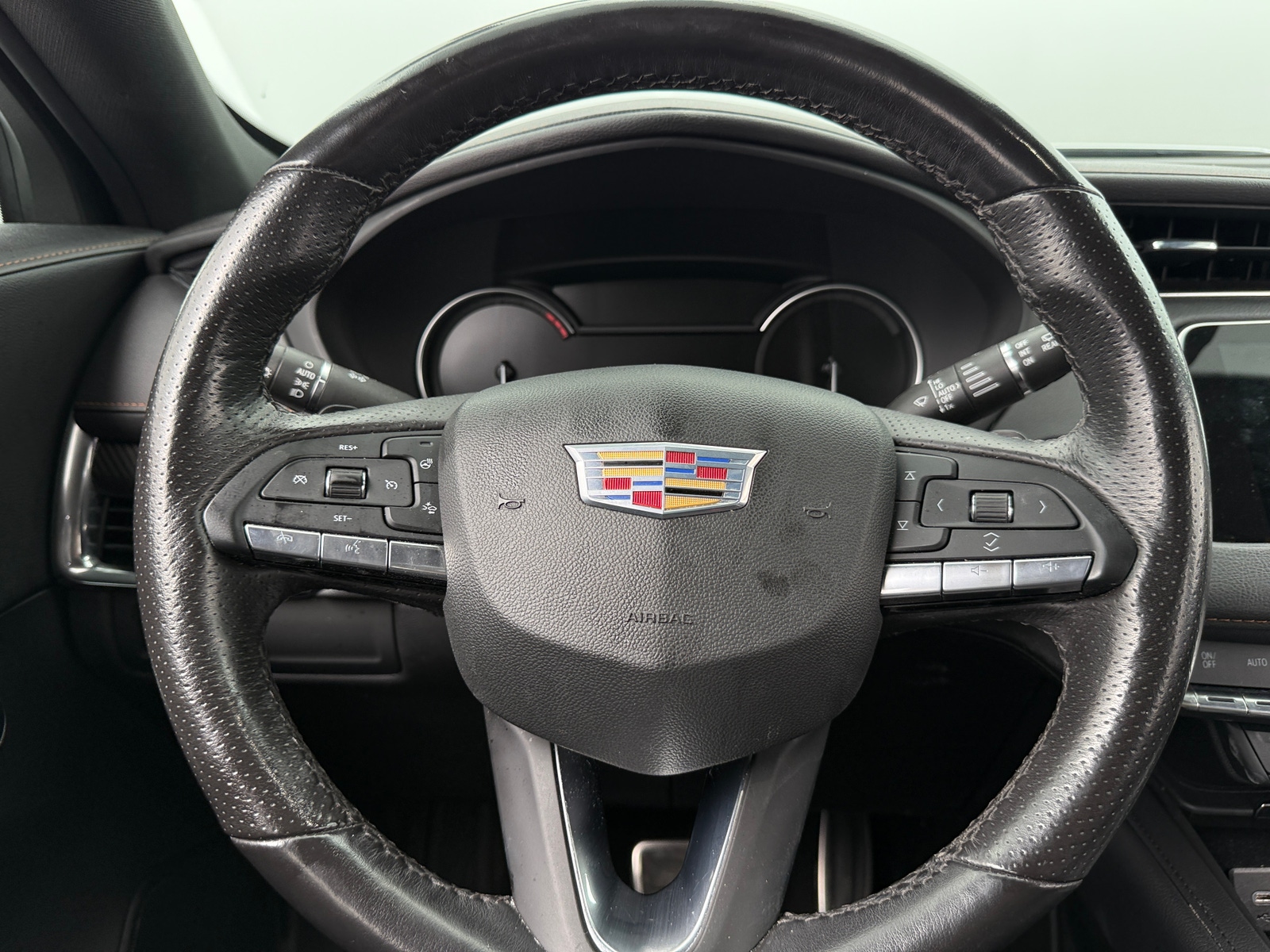 Thumbnail: 2023 Cadillac XT4 - 4