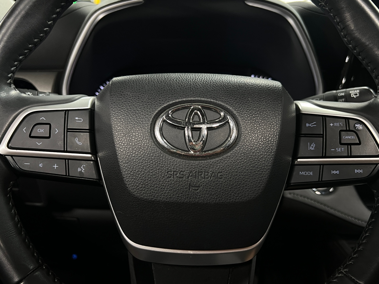 Thumbnail: 2022 Toyota Highlander - 4