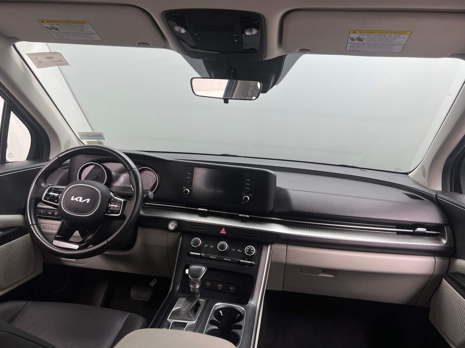 Thumbnail: 2022 Kia Carnival - 3