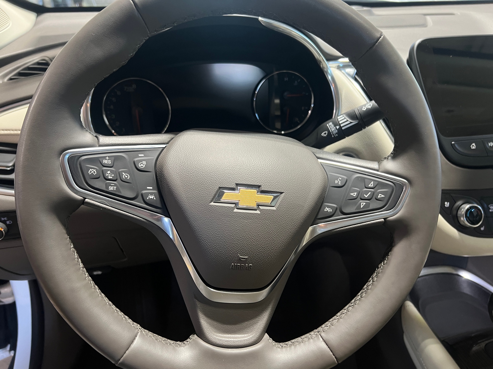 Thumbnail: 2024 Chevrolet Malibu - 4