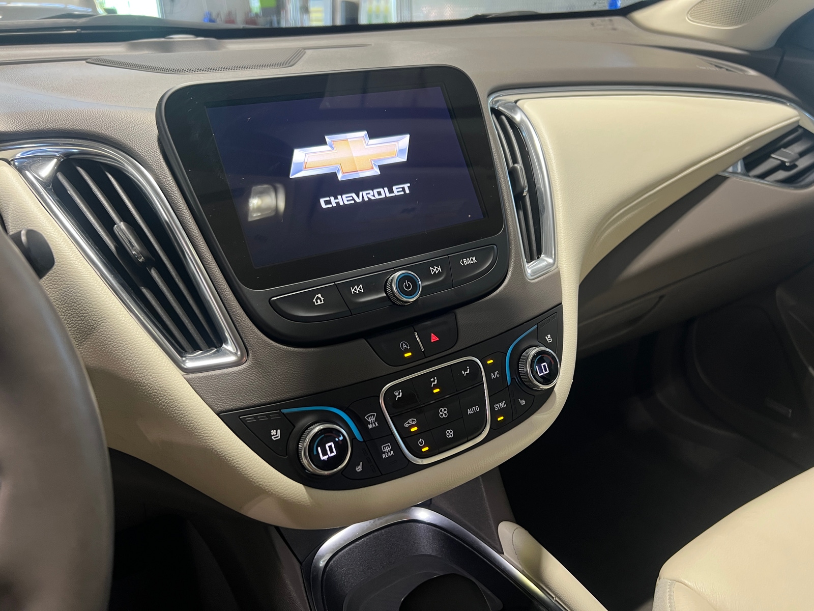Thumbnail: 2024 Chevrolet Malibu - 3