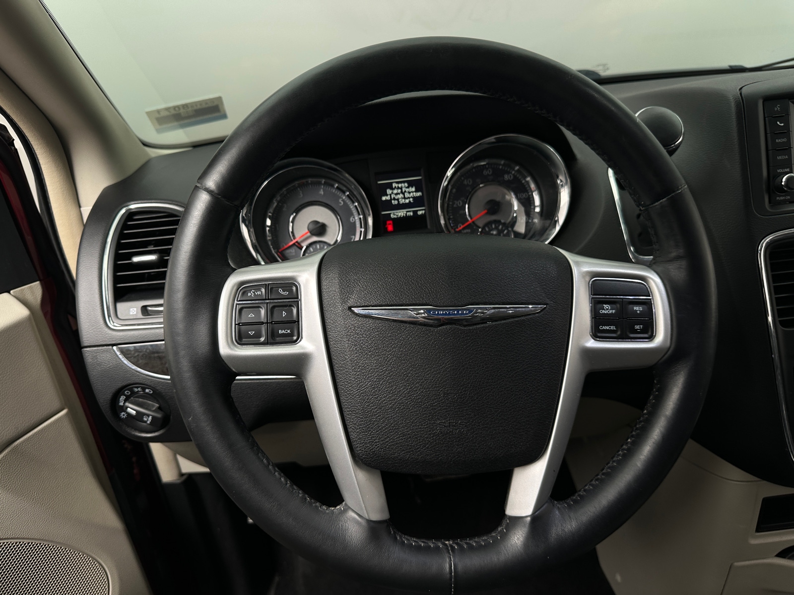 Thumbnail: 2016 Chrysler Town & Country - 4