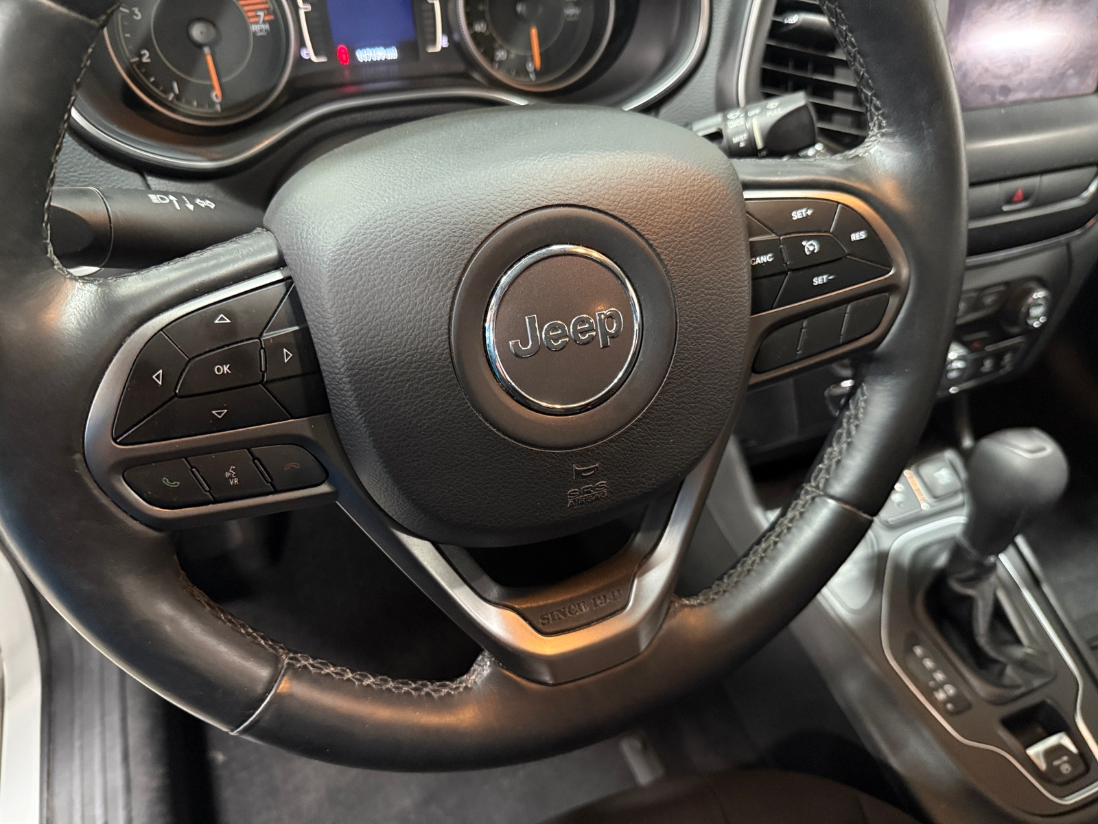 Thumbnail: 2019 Jeep Cherokee - 5