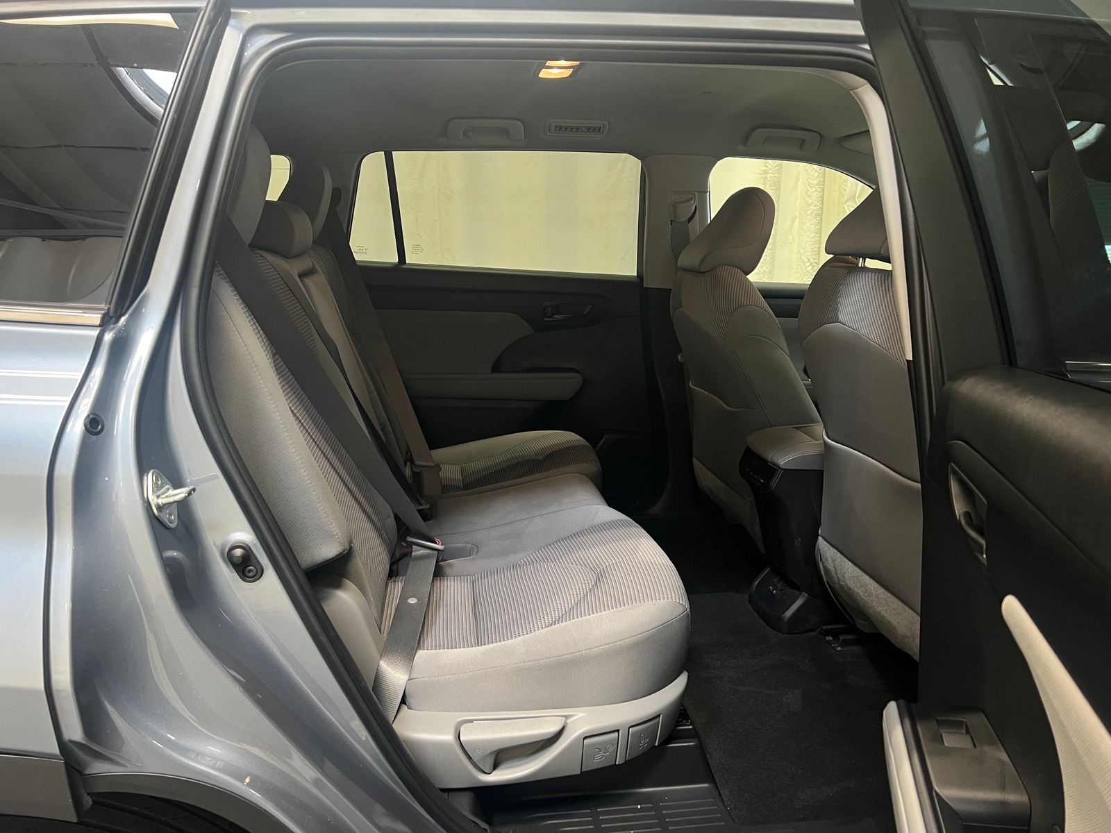 Thumbnail: 2023 Toyota Highlander - 6