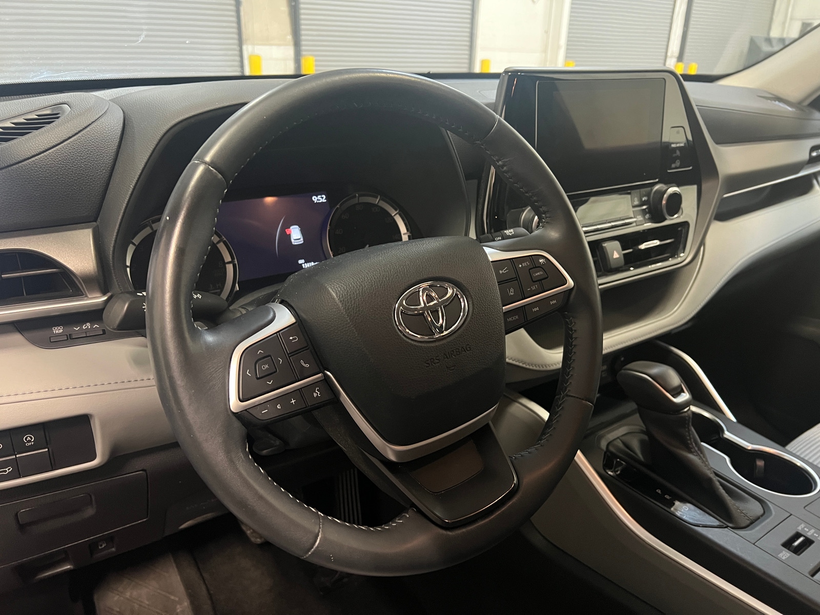 Thumbnail: 2023 Toyota Highlander - 5