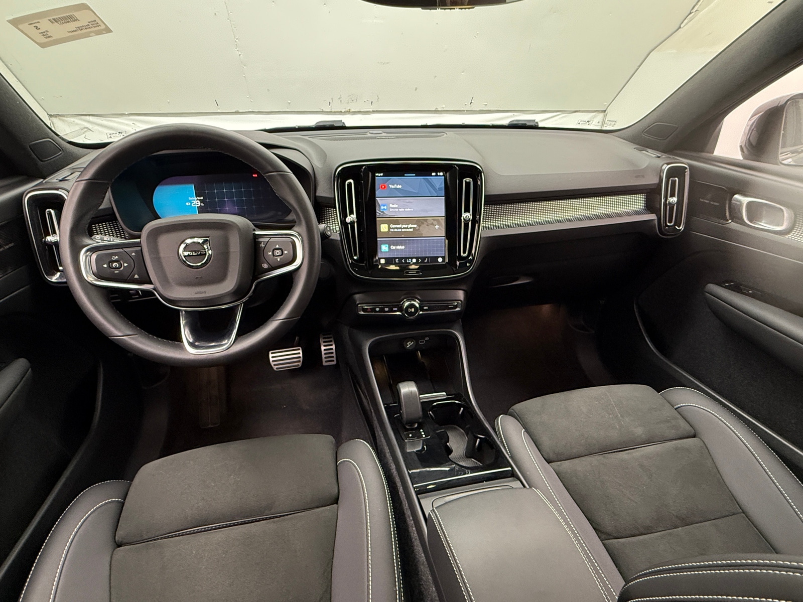 Thumbnail: 2022 Volvo XC40 - 2