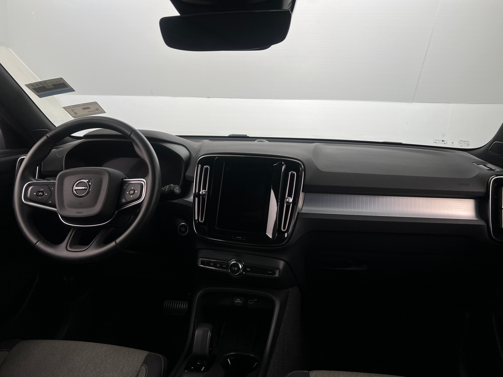 Thumbnail: 2025 Volvo XC40 - 3