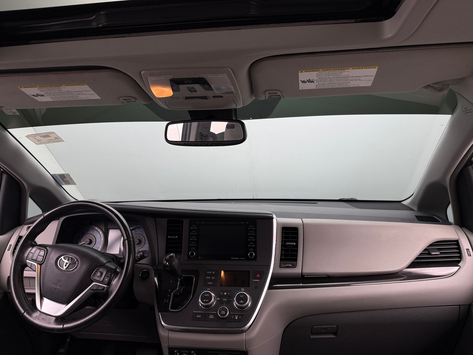 Thumbnail: 2018 Toyota Sienna - 3