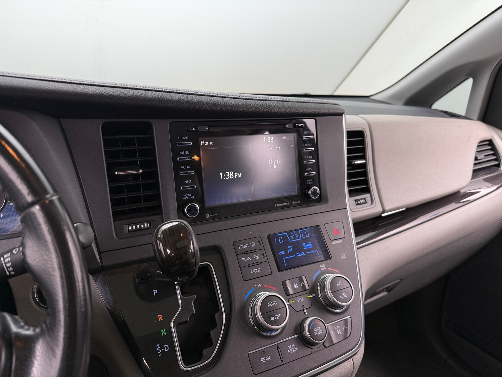 Thumbnail: 2018 Toyota Sienna - 4