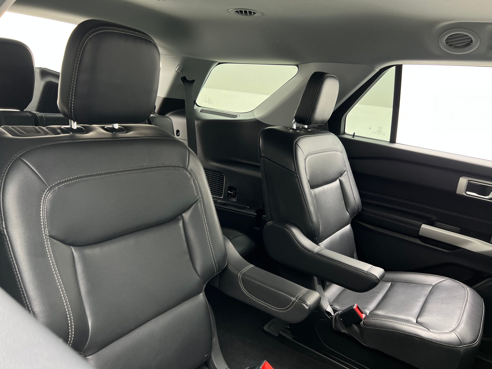 Thumbnail: 2022 Ford Explorer - 6