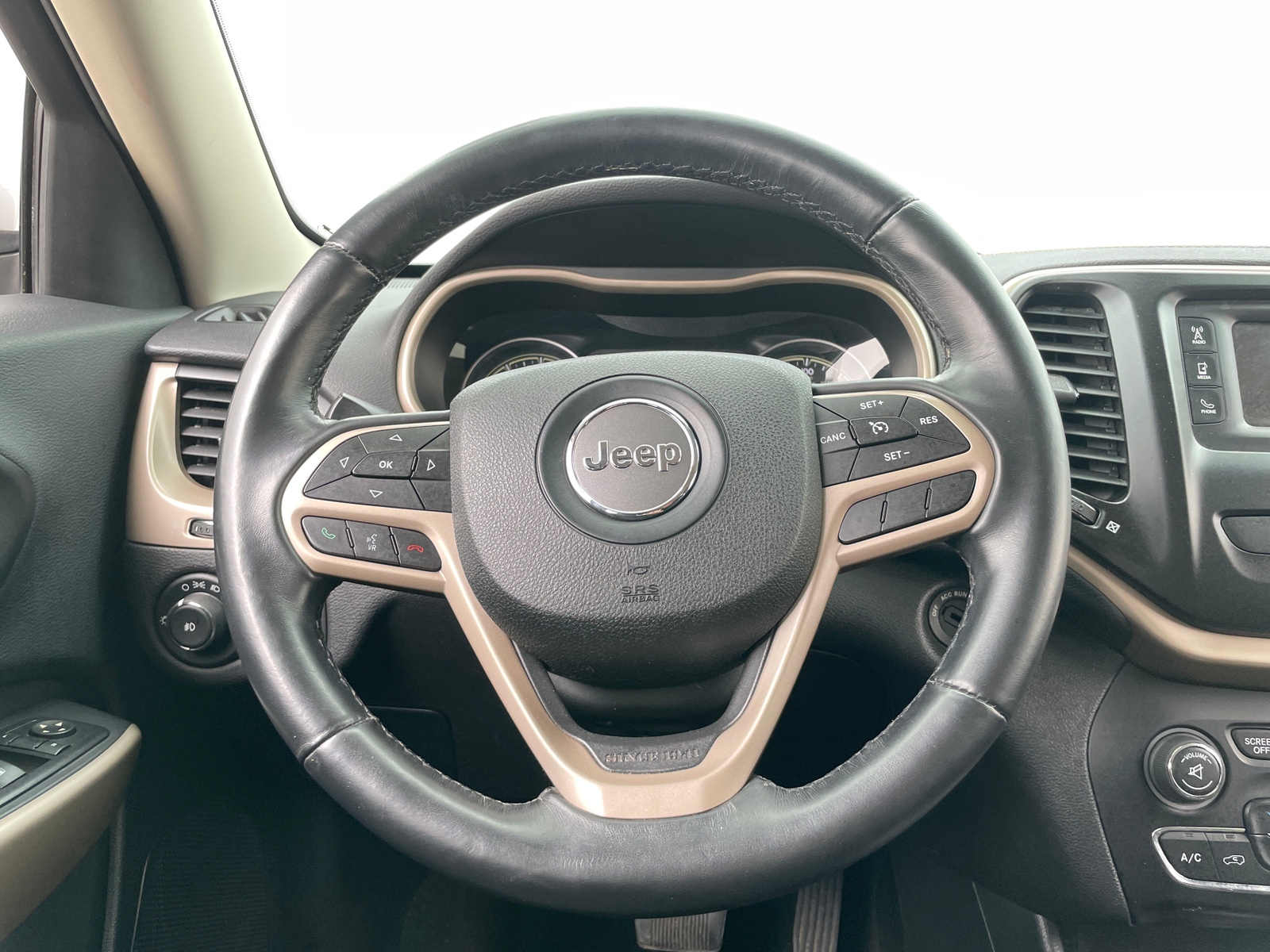 Thumbnail: 2017 Jeep Cherokee - 5
