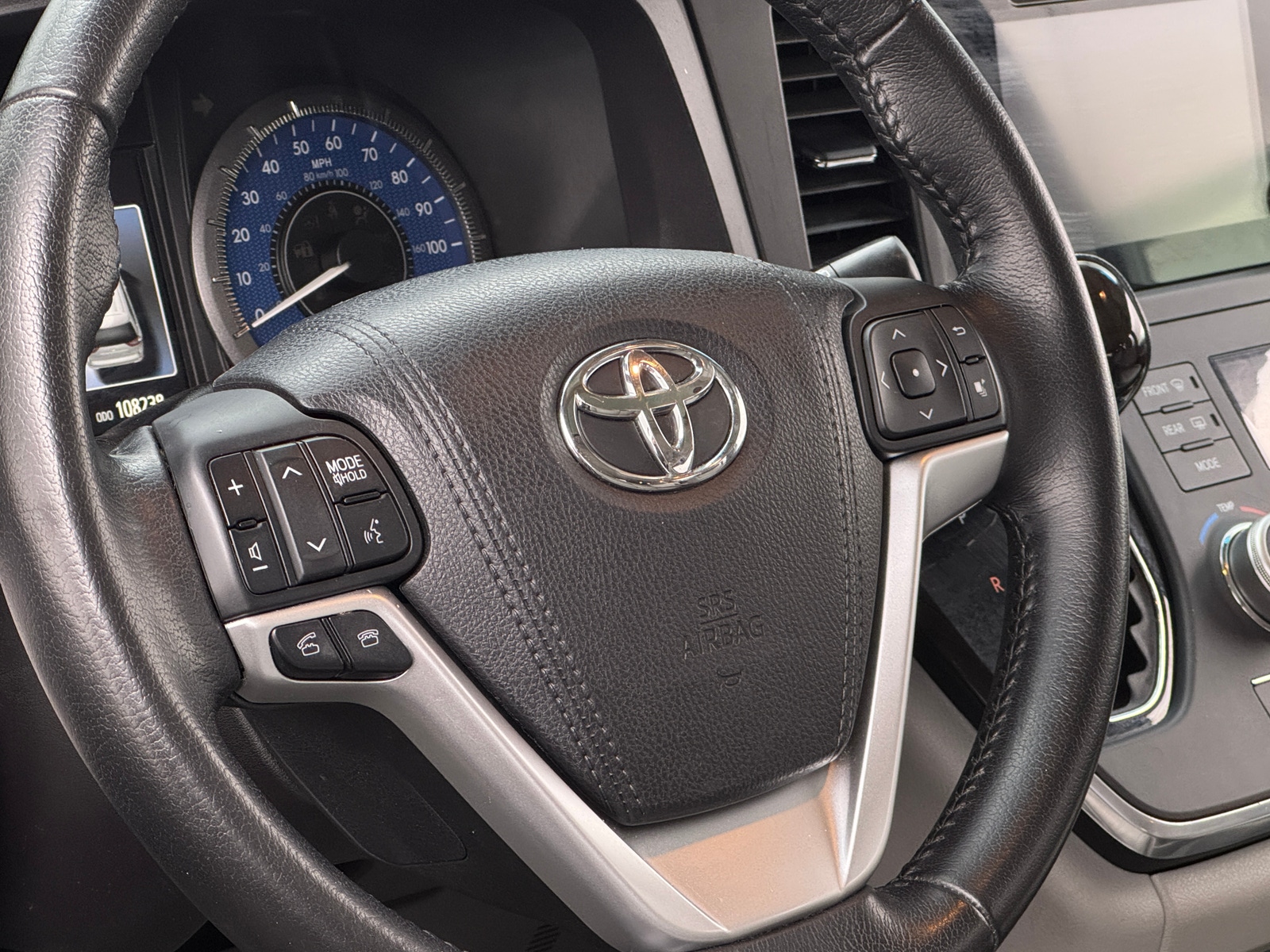 Thumbnail: 2016 Toyota Sienna - 4