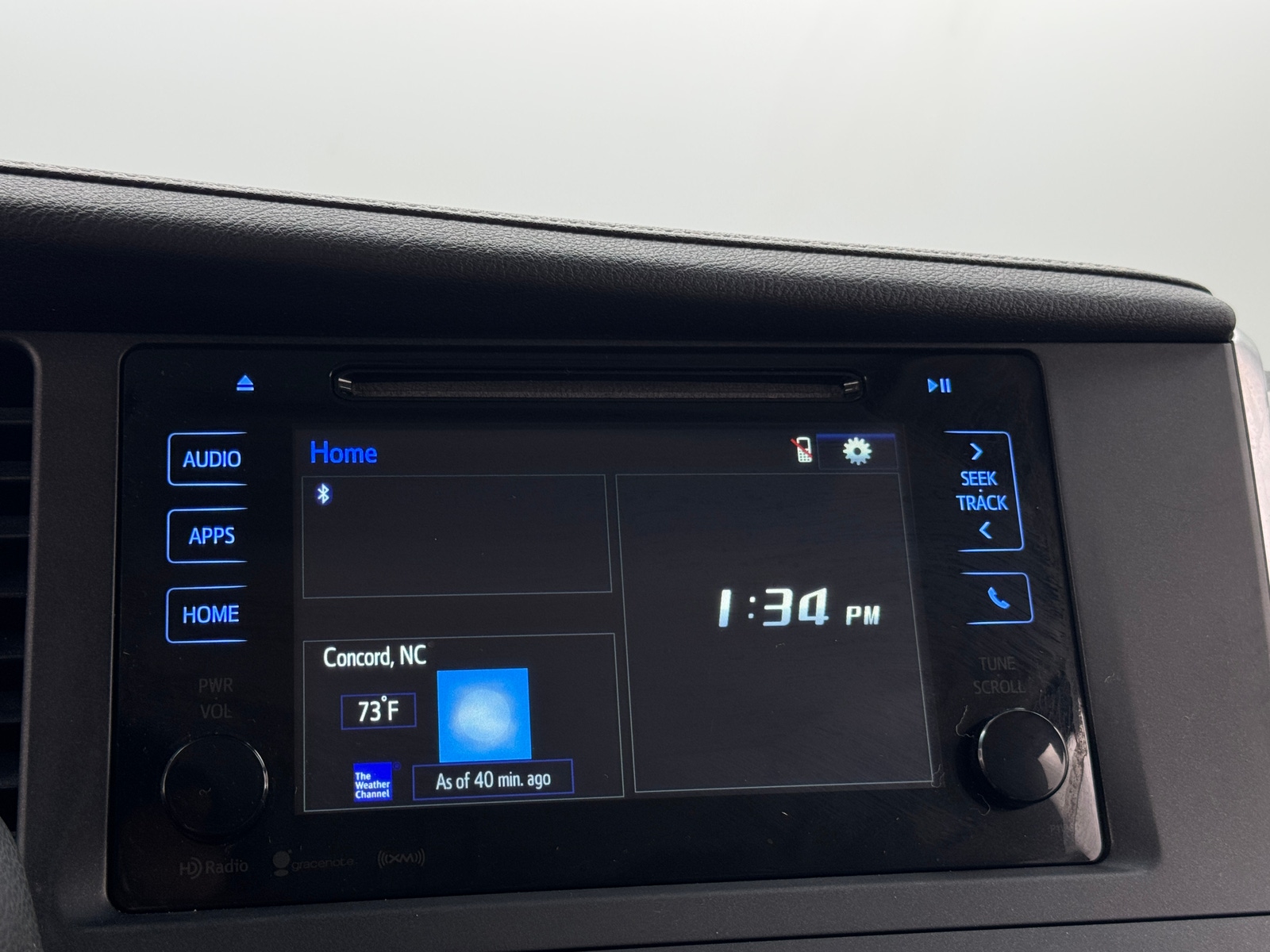 Thumbnail: 2016 Toyota Sienna - 3